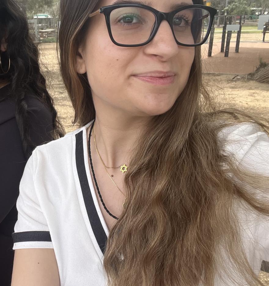 התמונה של שני י.